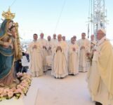 La Madonna dei Martiri e la rosa d'oro di Papa Francesco Il Papa conferisce la rosa d'oro alla Madonna dei Martiri. Molfetta 20 aprile 2018
