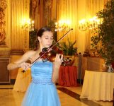 La violinista Maria Serena Salvemini solista all'inaugurazione del Piccinni Maria Serena Salvemini - Front