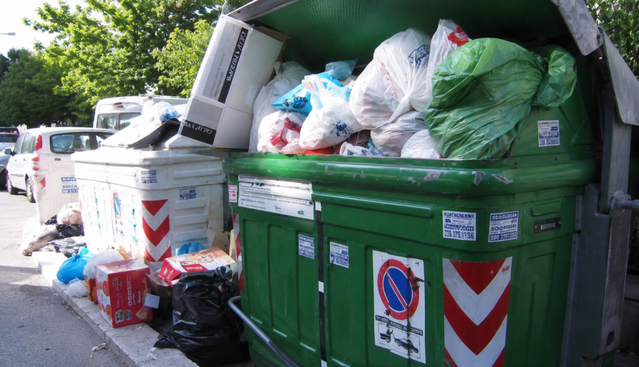 La domanda giusta per Molfetta non è “cassonetti o porta a porta” ma “perché il nostro porta a porta non rende quanto potrebbe?”