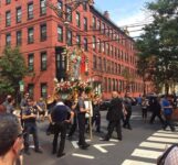 La Madonna dei Martiri in processione ad Hoboken, New Jersey. Foto di Anthony Magarelli